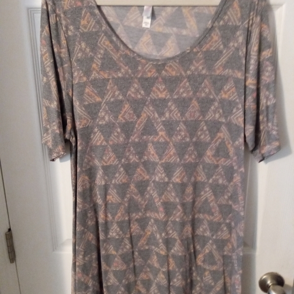 NWOT 2X LuLaRoe top - Picture 1 of 4